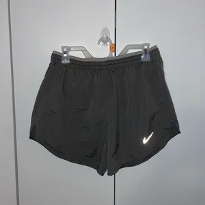NIKE GREY SHORTS